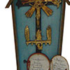 Grabkreuz in Holzeinfassung