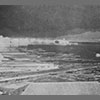 Blick von der Dampfsäge auf die bereits verlandete Harder Bucht mit Eimerketten-Nassbagger und Kiesschiff, um 1900.