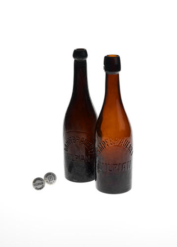 Bierflaschen der Brauerei Schwarz