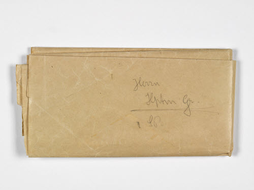 Verpackung mit Bleistiftaufschrift Hptm. G.