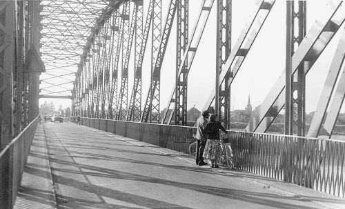 Detailaufnahme der Rheinbrücke Fußach-Hard mit Blickrichtung Hard. Eine identische Brücke wurde zwischen Brugg und Haag erstellt