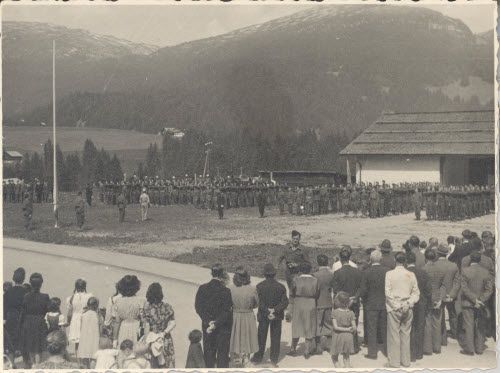 Militärparade in Riezlern, 1945.