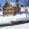 FIS Skimuseum Kulisse Pfarrhof Damüls